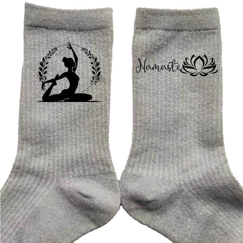 Chaussettes paillettes argent motif yoga namaste