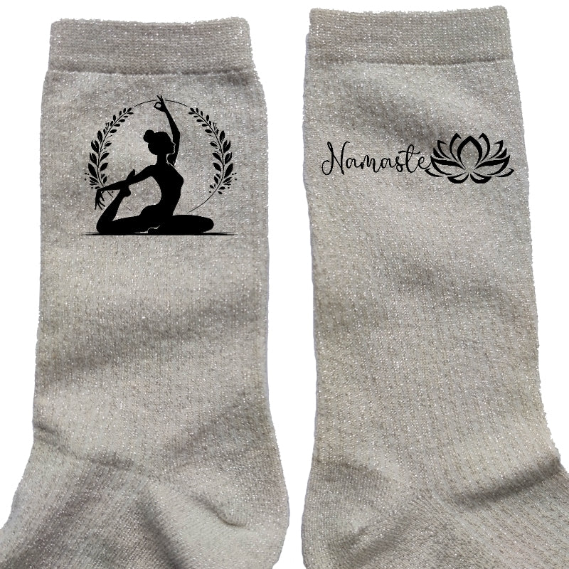 Chaussettes paillettes crème motif yoga namaste