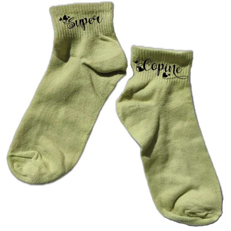 Chaussette courte super copine disponible en blanc, rose, vert, jaune, violet et bleu