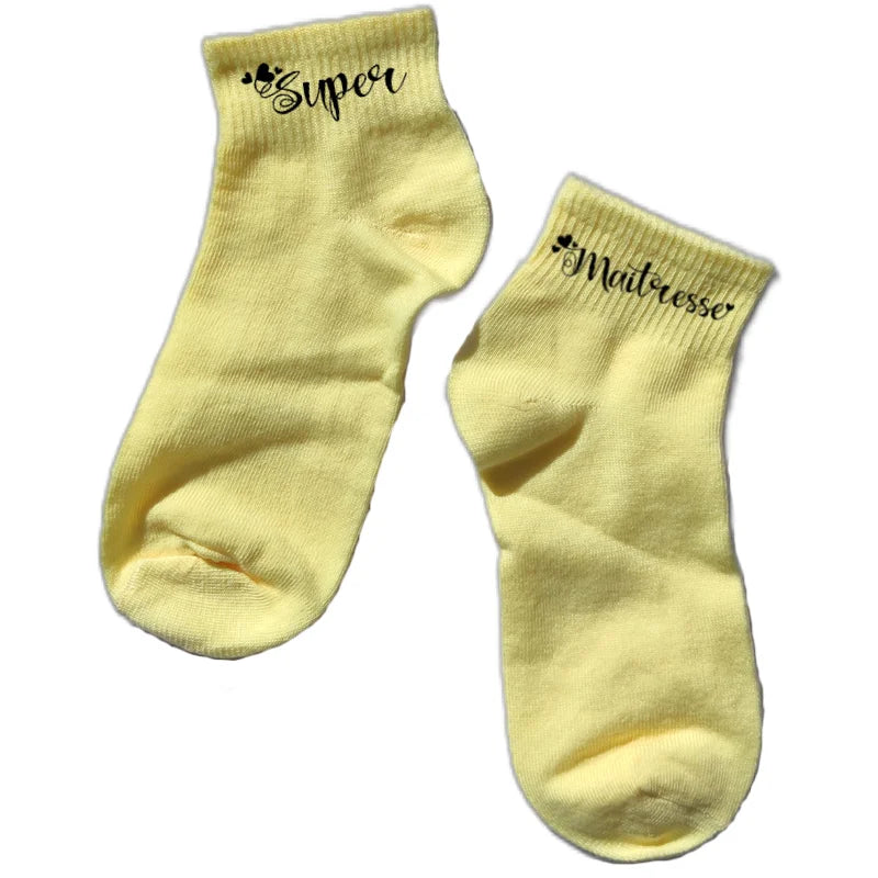 Chaussette courte super maitresse disponible en blanc, rose, vert, jaune, violet et bleu