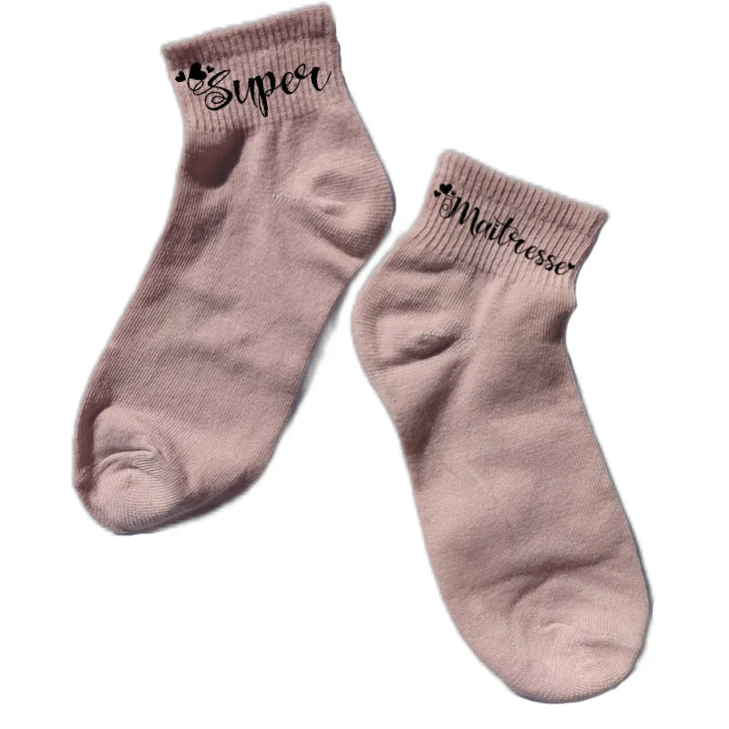 Chaussette courte super maitresse disponible en blanc, rose, vert, jaune, violet et bleu