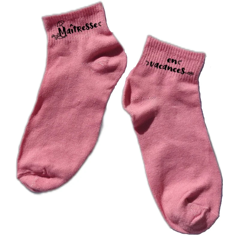 Chaussette courte maitresse vacances disponible en blanc, rose, vert, jaune, violet et bleu
