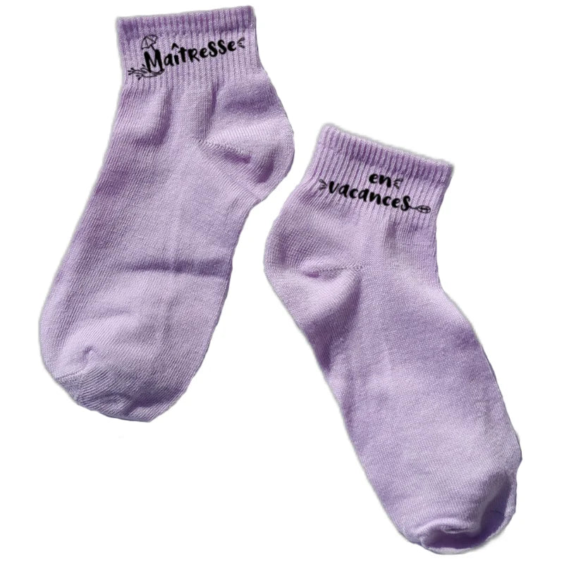 Chaussette courte maitresse vacances disponible en blanc, rose, vert, jaune, violet et bleu