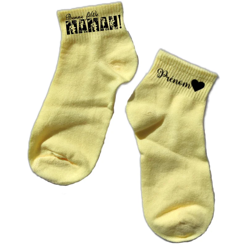 Chaussette courte personnalisée bonne fete maman disponible en blanc, rose, vert, jaune, violet et bleu