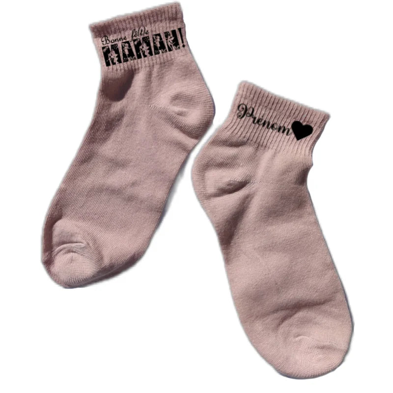 Chaussette courte personnalisée bonne fete maman disponible en blanc, rose, vert, jaune, violet et bleu