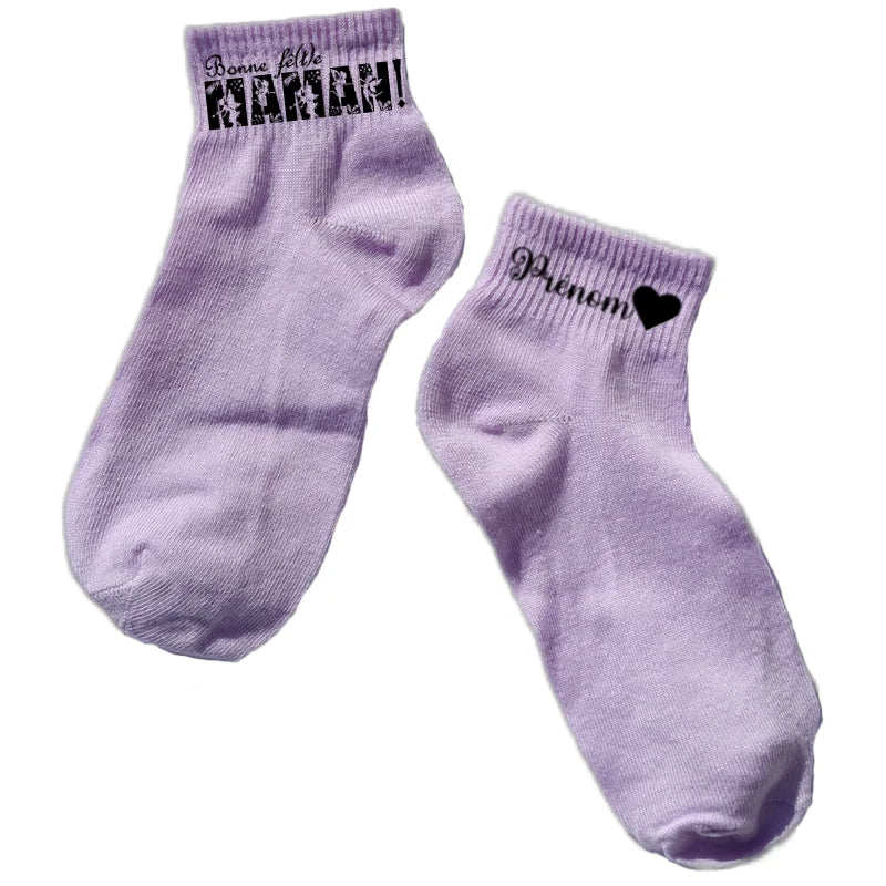 Chaussette courte personnalisée bonne fete maman disponible en blanc, rose, vert, jaune, violet et bleu