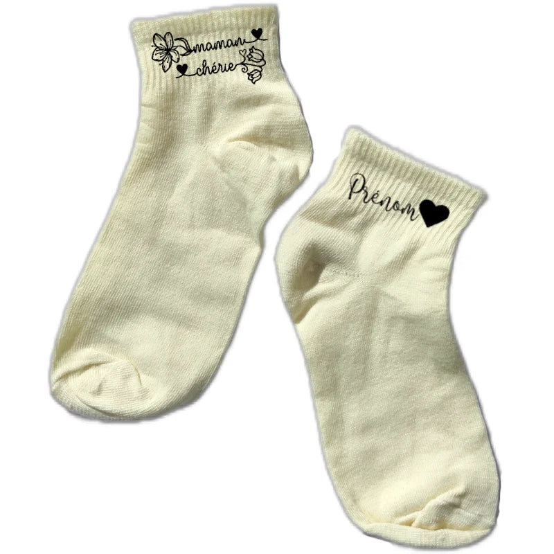 Chaussette courte personnalisée maman chérie disponible en blanc, rose, vert, jaune, violet et bleu