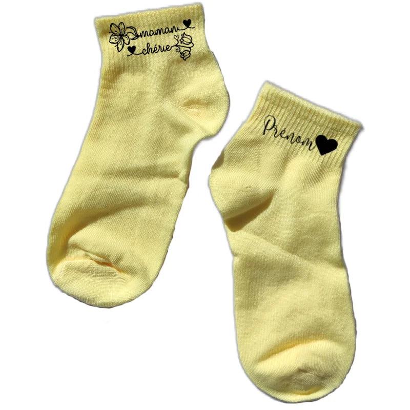 Chaussette courte personnalisée maman chérie disponible en blanc, rose, vert, jaune, violet et bleu