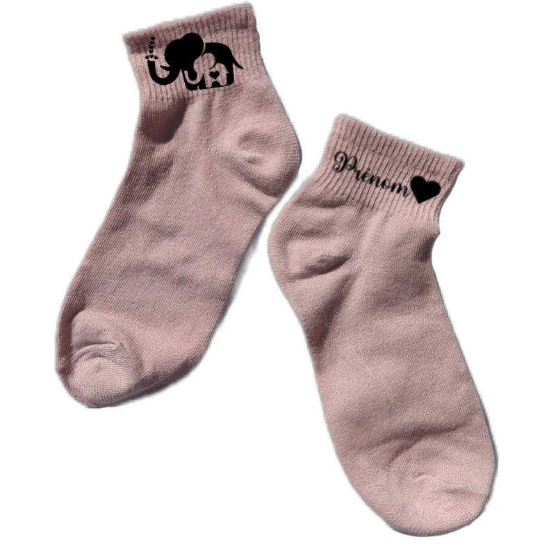 Chaussette courte personnalisée maman elephant disponible en blanc, rose, vert, jaune, violet et bleu