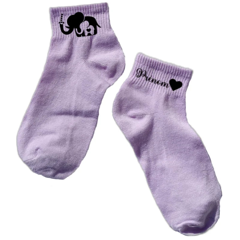 Chaussette courte personnalisée maman elephant disponible en blanc, rose, vert, jaune, violet et bleu