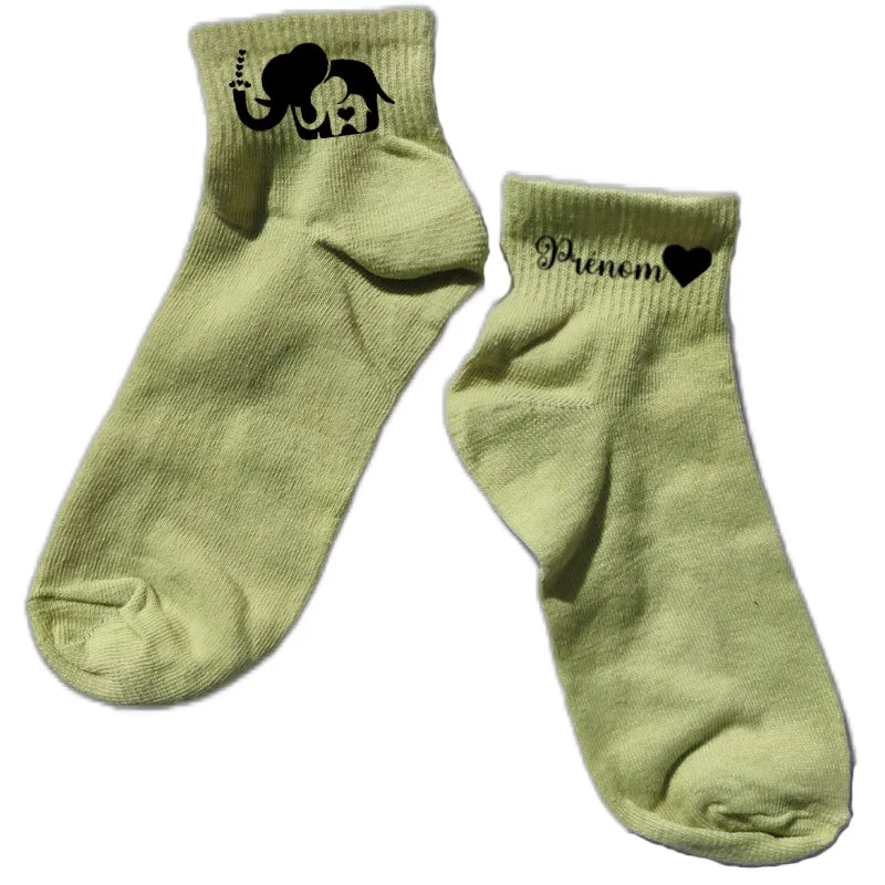 Chaussette courte personnalisée maman elephant disponible en blanc, rose, vert, jaune, violet et bleu
