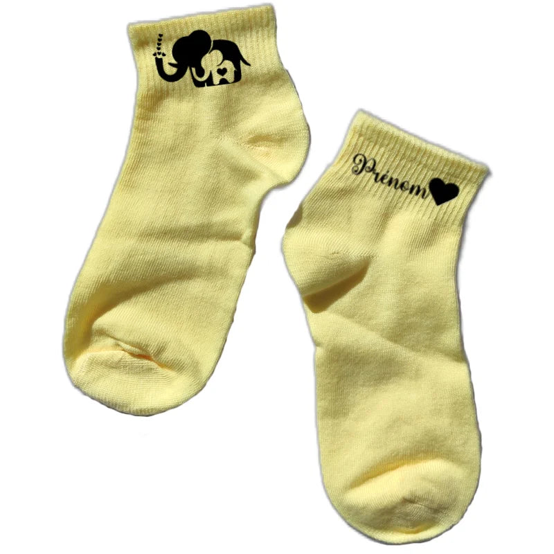 Chaussette courte personnalisée maman elephant disponible en blanc, rose, vert, jaune, violet et bleu