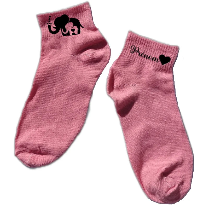 Chaussette courte personnalisée maman elephant disponible en blanc, rose, vert, jaune, violet et bleu