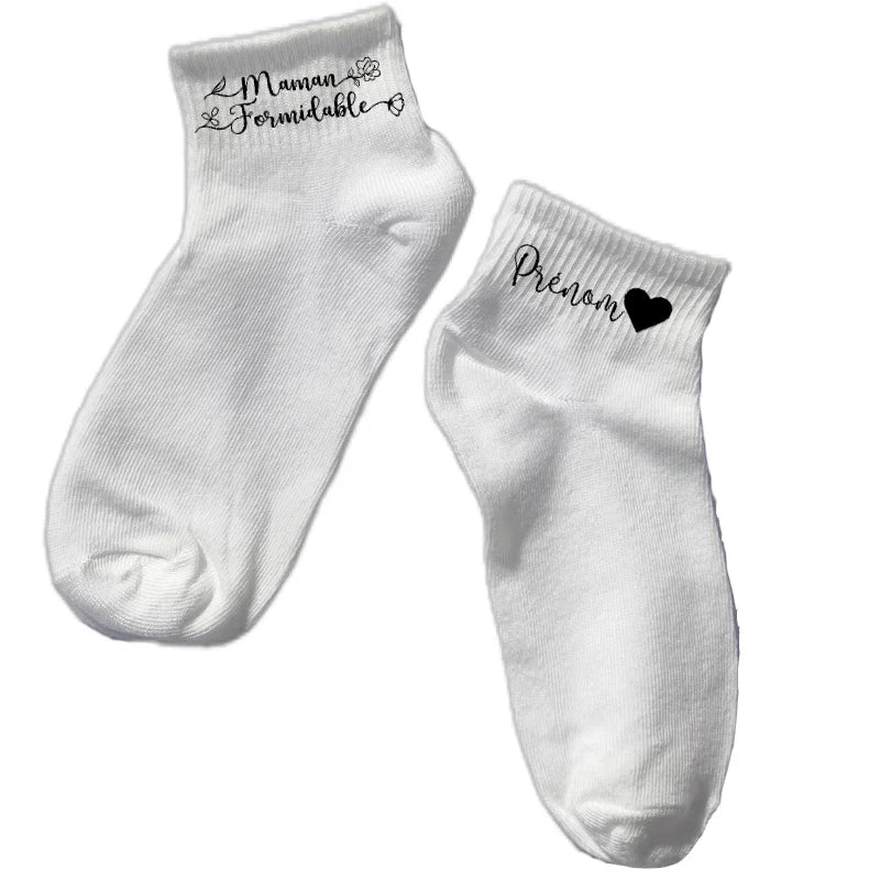 Chaussette courte personnalisée maman formidable disponible en blanc, rose, vert, jaune, violet et bleu