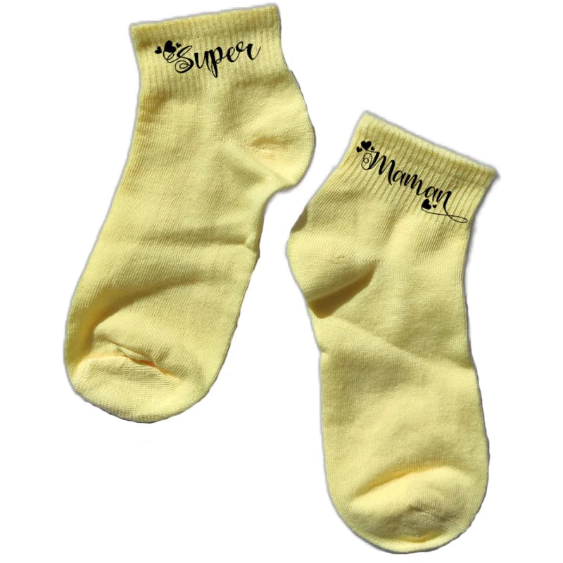 Chaussette courte super maman disponible en blanc, rose, vert, jaune, violet et bleu