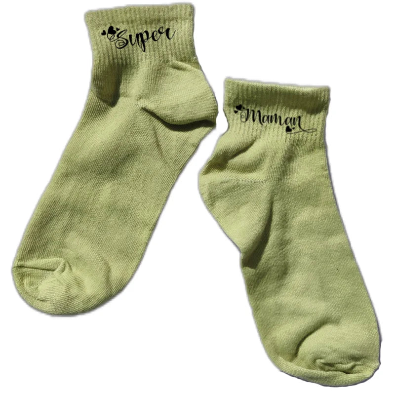 Chaussette courte super maman disponible en blanc, rose, vert, jaune, violet et bleu
