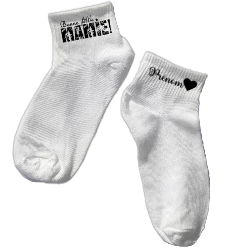 Chaussette courte personnalisée bonne fete mamie disponible en blanc, rose, vert, jaune, violet et bleu