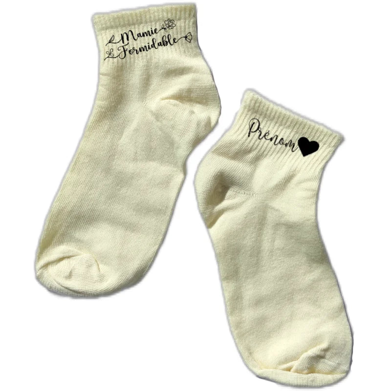Chaussette courte personnalisée mamie formidable disponible en blanc, rose, vert, jaune, violet et bleu