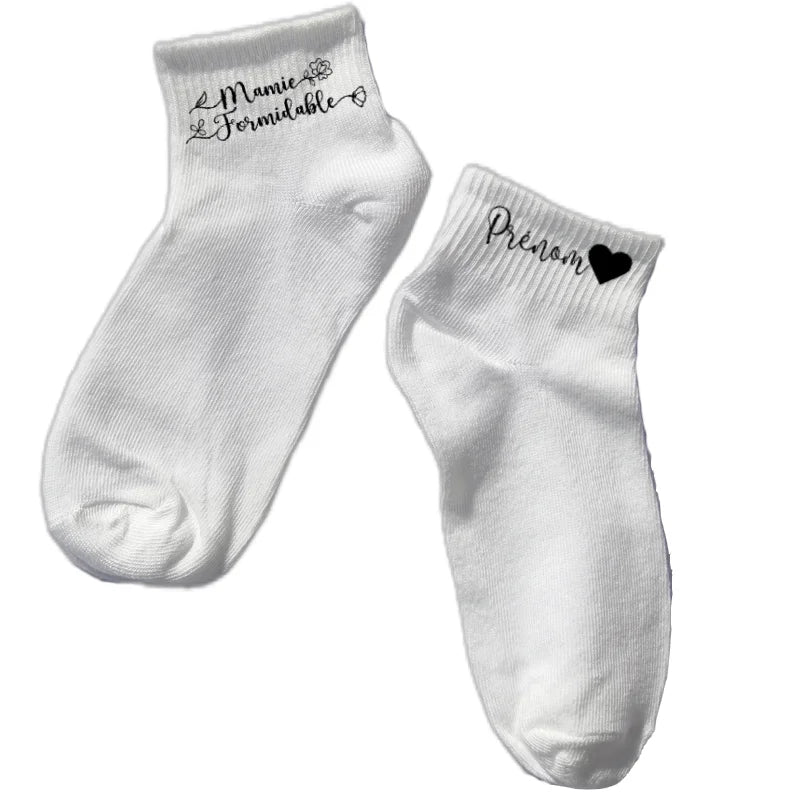 Chaussette courte personnalisée mamie formidable disponible en blanc, rose, vert, jaune, violet et bleu