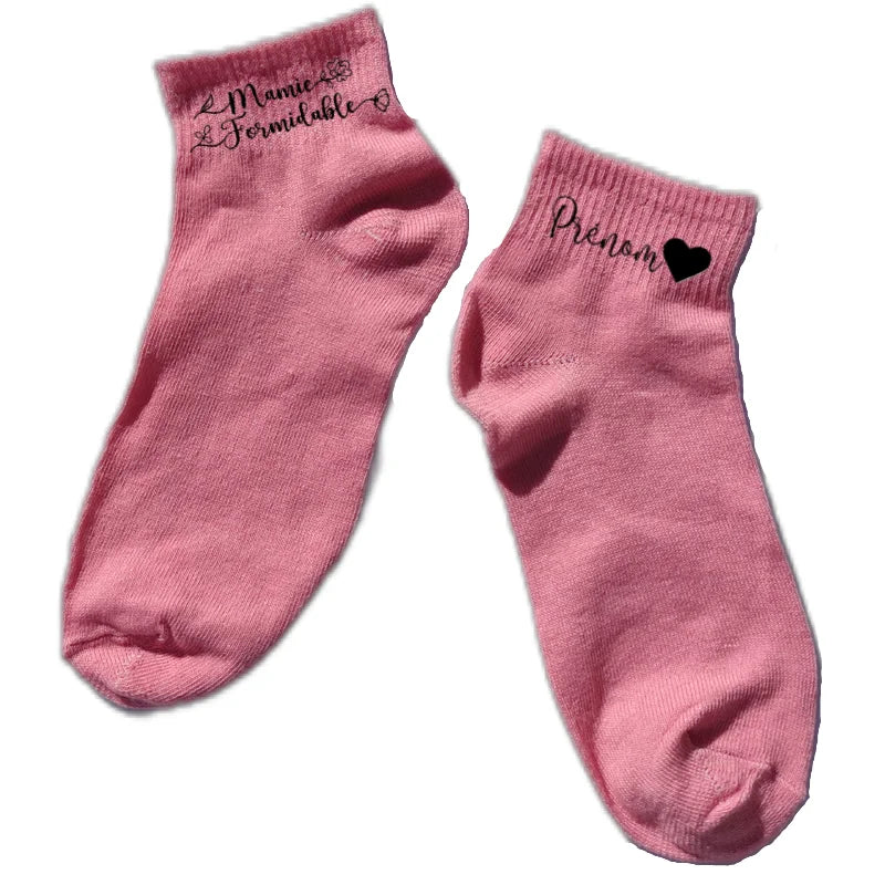 Chaussette courte personnalisée mamie formidable disponible en blanc, rose, vert, jaune, violet et bleu