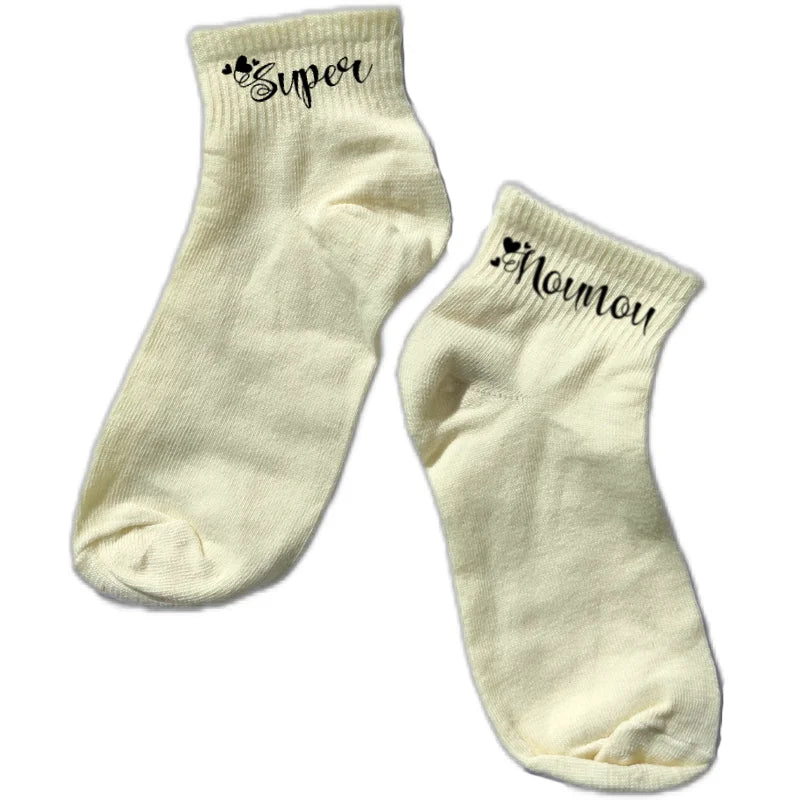 Chaussette courte personnalisée super nounou coeur disponible en blanc, rose, vert, jaune, violet et bleu