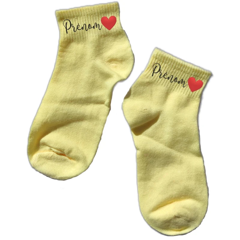 Chaussette courte personnalisée avec votre prénom coeur disponible en blanc, rose, vert, jaune, violet et bleu