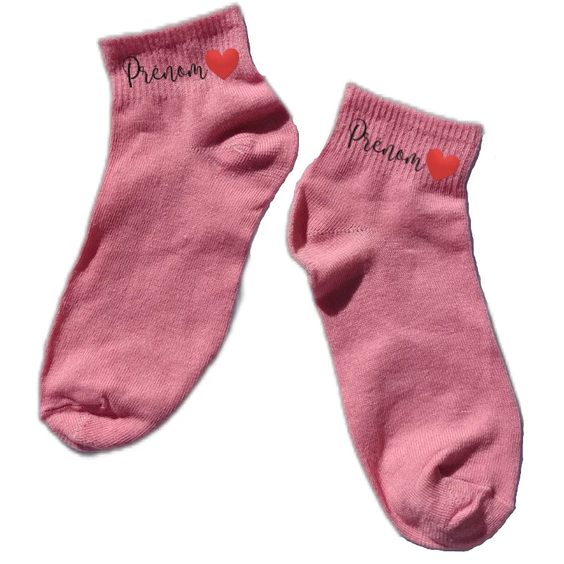 Chaussette courte personnalisée avec votre prénom coeur disponible en blanc, rose, vert, jaune, violet et bleu