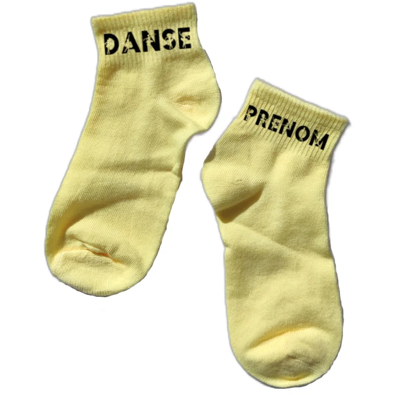 Chaussette courte personnalisée avec votre prénom danse disponible en blanc, rose, vert, jaune, violet et bleu
