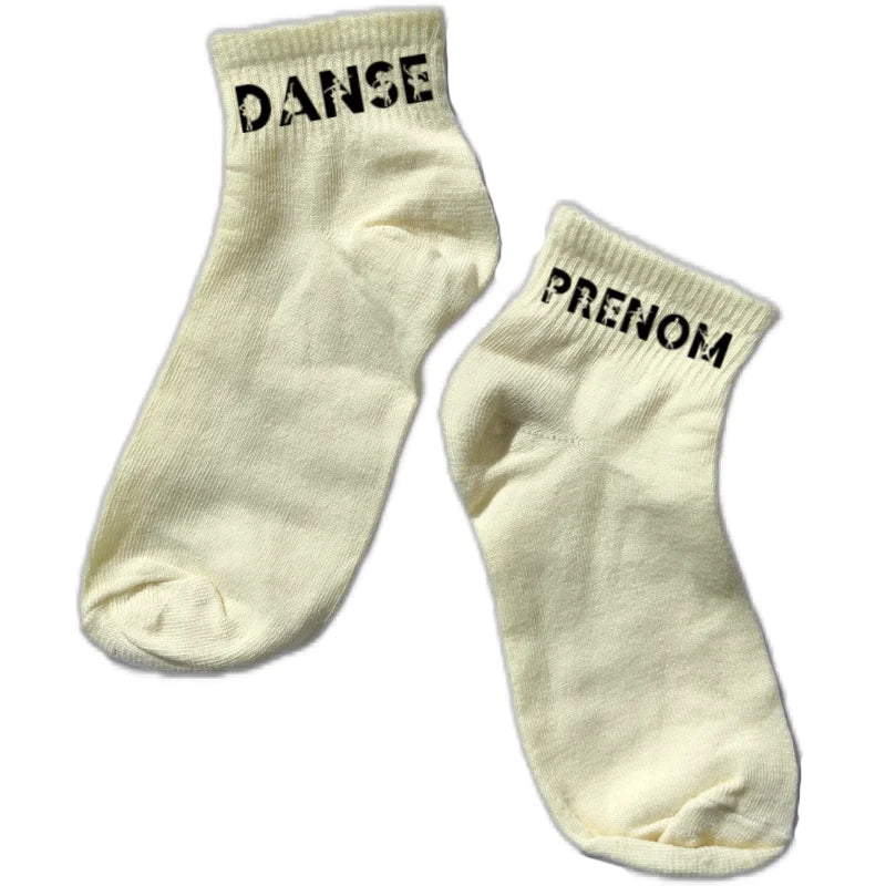 Chaussette courte personnalisée avec votre prénom danse disponible en blanc, rose, vert, jaune, violet et bleu