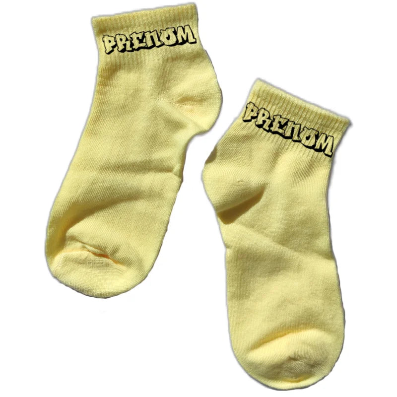 Chaussette courte personnalisée avec votre prénom tag disponible en blanc, rose, vert, jaune, violet et bleu