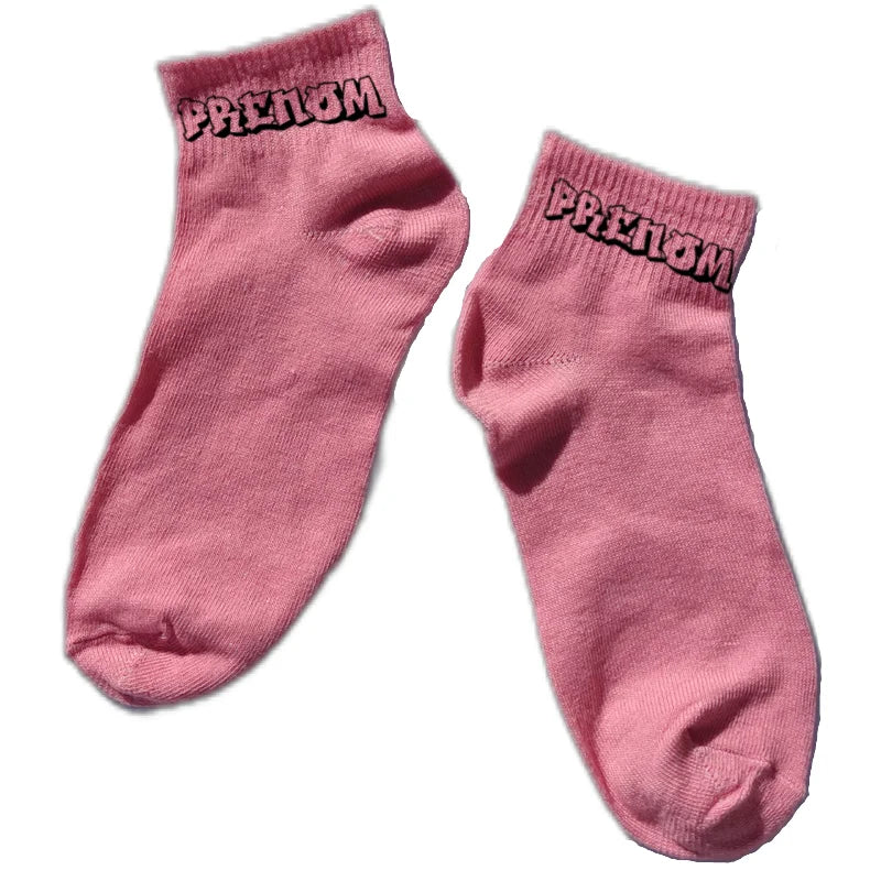Chaussette courte personnalisée avec votre prénom tag disponible en blanc, rose, vert, jaune, violet et bleu