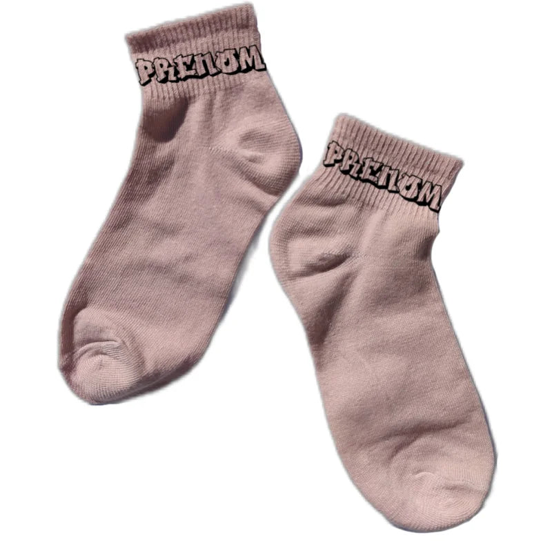 Chaussette courte personnalisée avec votre prénom tag disponible en blanc, rose, vert, jaune, violet et bleu