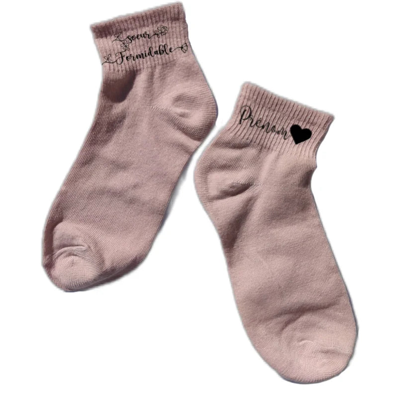 Chaussette courte personnalisée soeurformidable disponible en blanc, rose, vert, jaune, violet et bleu