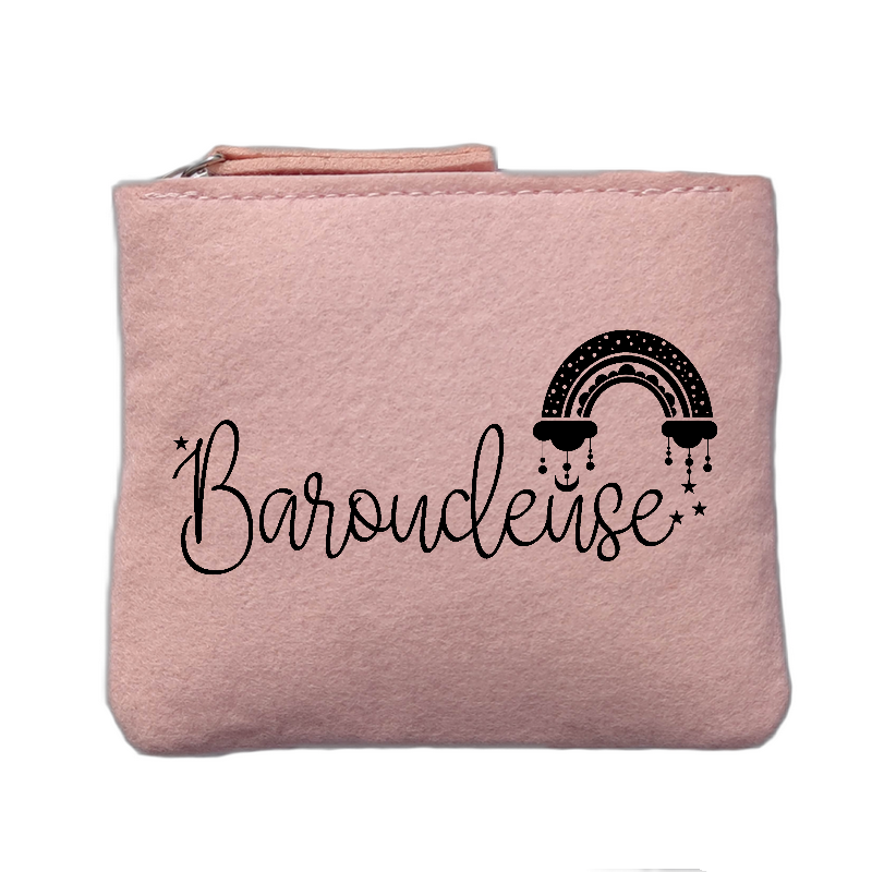 Porte monnaie personnalisé motif baroudeuse rose clair en feutrine en feutrine